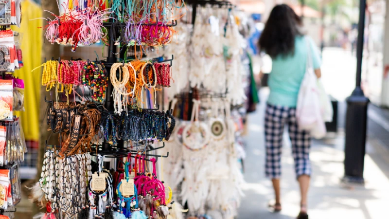 Best Souvenirs to Buy in Mumbai: A Shopper’s Guide