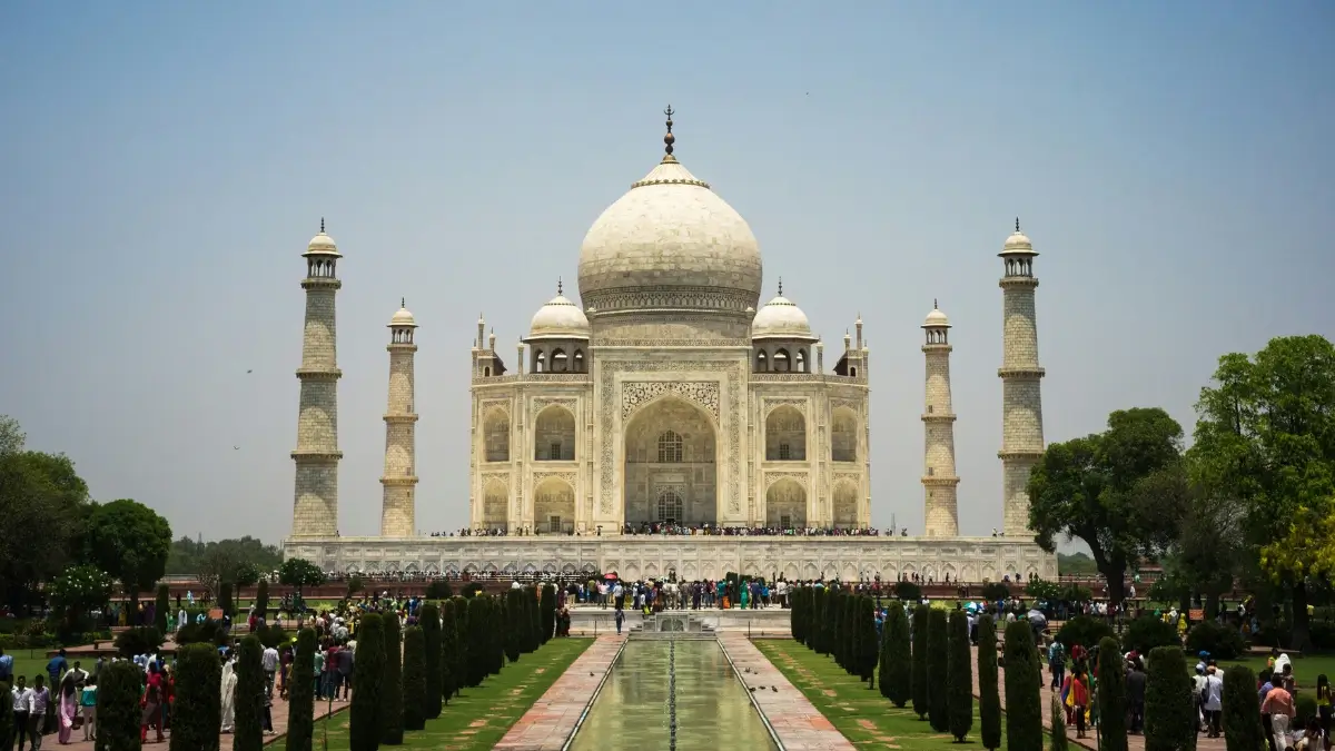 Best Time to Visit the Taj Mahal Weather, Crowds, and Festivals