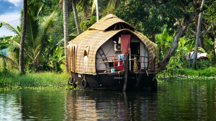 Kerala Backwaters for Luxury Travelers: Exclusive Houseboat Experiences