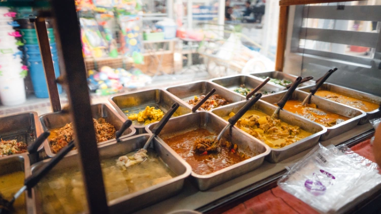 How to Eat Like a Local in India Without Spending Much