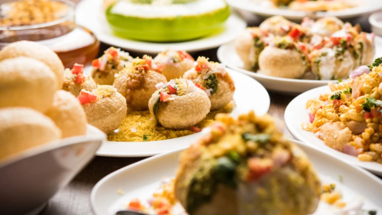 Top 10 Cheapest & Tastiest Street Foods in India